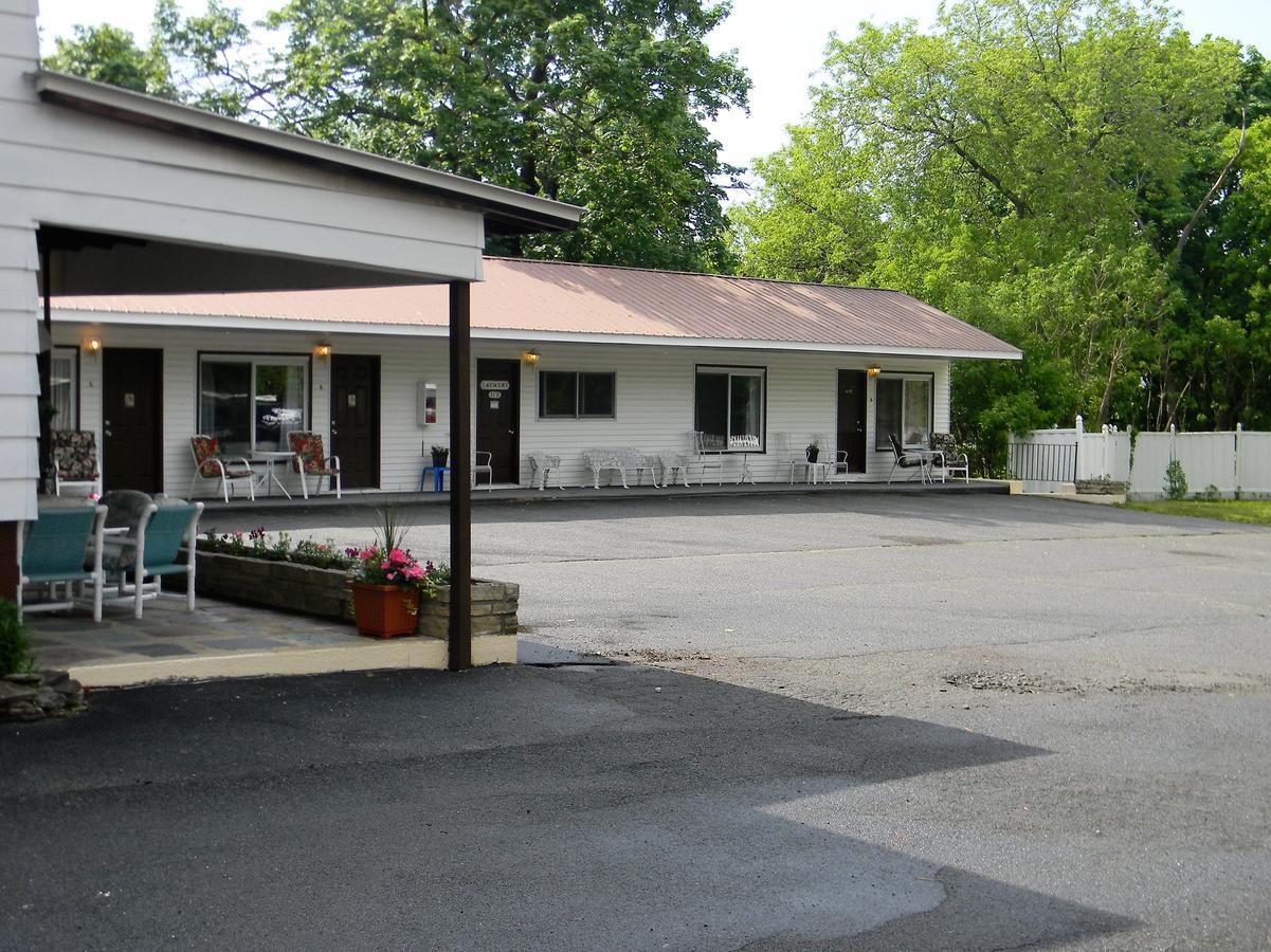 The Stone House Motel & Motor Lodge Ticonderoga Luaran gambar