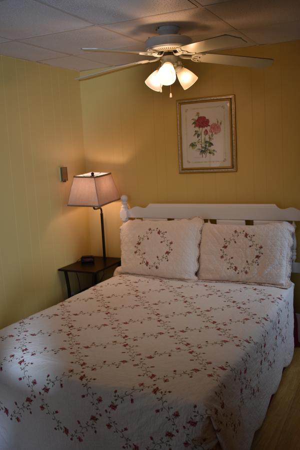 The Stone House Motel & Motor Lodge Ticonderoga Luaran gambar